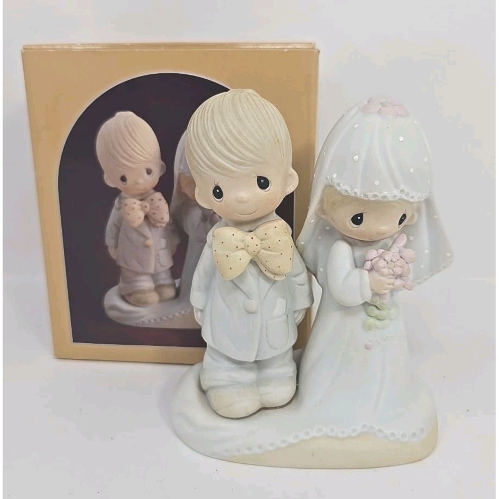 Precious Moments 1979 Wedding Couple Figurine Jonathan David U310